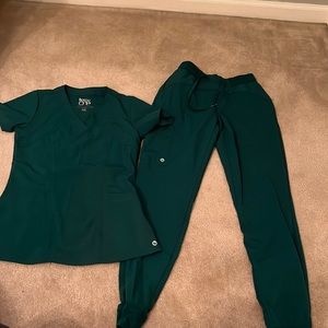 XXS BARCO HUNTER GREEN jogger and scrub top set